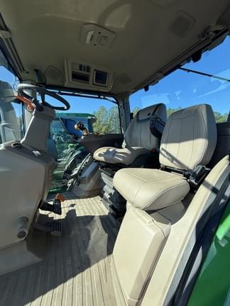 Image of John Deere 8R 370 equipment image 4