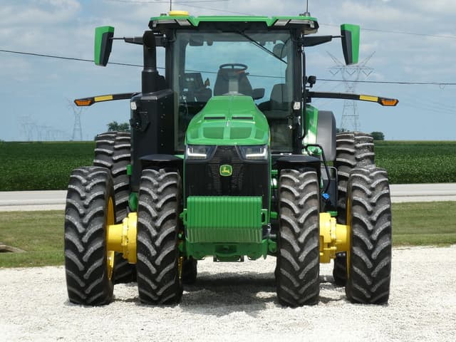 Image of John Deere 8R 370 equipment image 4