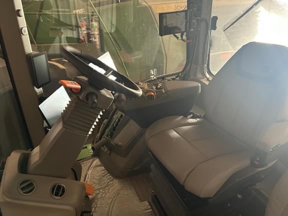 Image of John Deere 8R 370 equipment image 4