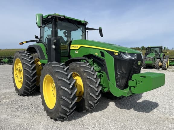 Image of John Deere 8R 370 equipment image 2