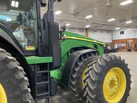 Image of John Deere 8R 370 equipment image 4