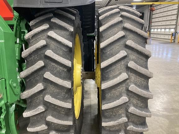 Image of John Deere 8R 370 equipment image 2