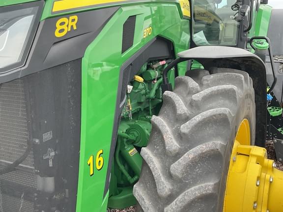 Image of John Deere 8R 370 equipment image 2