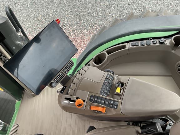 Image of John Deere 8R 370 equipment image 4