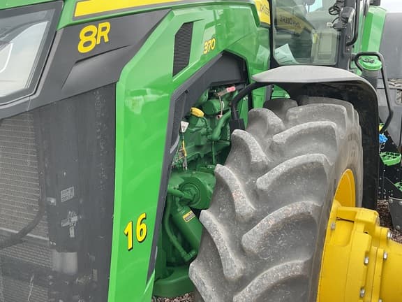 Image of John Deere 8R 370 equipment image 2