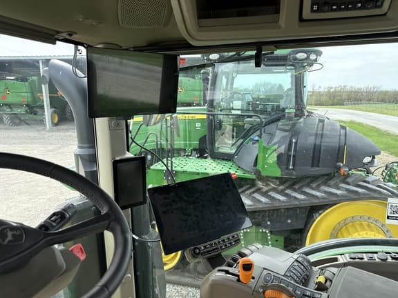 Image of John Deere 8R 370 equipment image 2