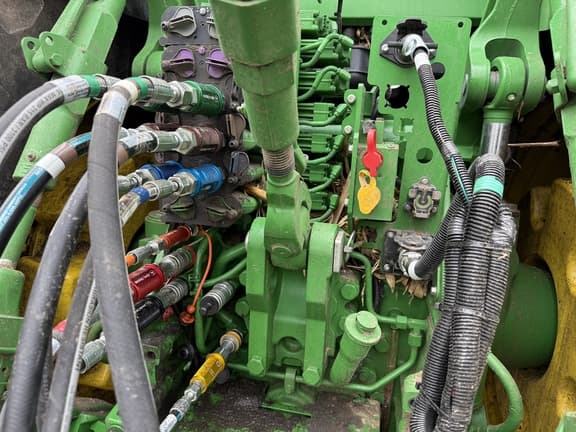 Image of John Deere 8R 370 equipment image 4