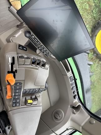 Image of John Deere 8R 370 equipment image 4