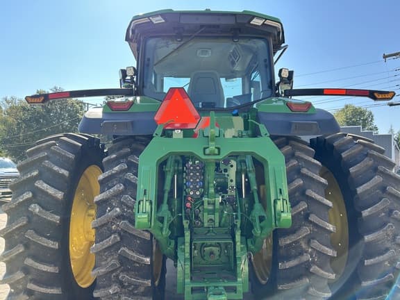 Image of John Deere 8R 370 equipment image 4