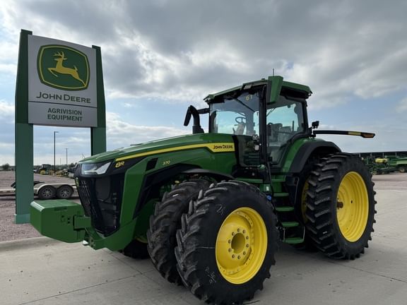2024 John Deere 8R 370 Equipment Image0