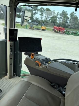 Image of John Deere 8R 370 equipment image 4