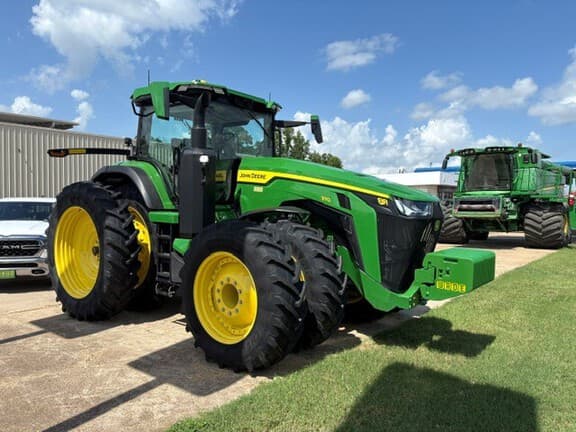 Image of John Deere 8R 370 equipment image 2