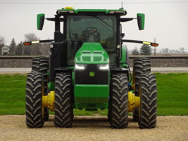 Image of John Deere 8R 370 equipment image 4