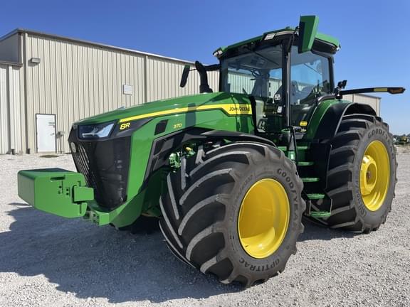 Image of John Deere 8R 370 equipment image 4