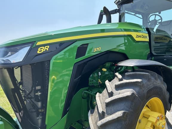 Image of John Deere 8R 370 equipment image 4