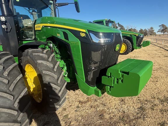 Image of John Deere 8R 370 equipment image 2