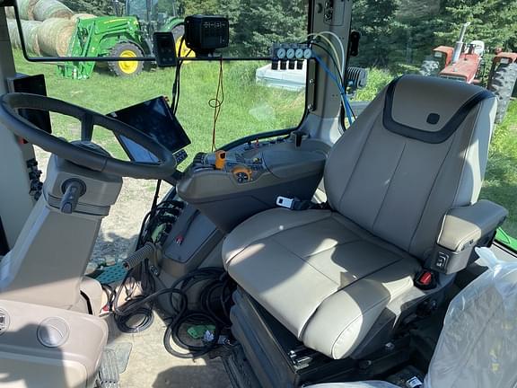 Image of John Deere 8R 370 equipment image 2