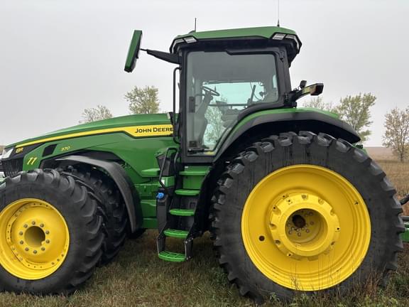 Image of John Deere 8R 370 equipment image 2