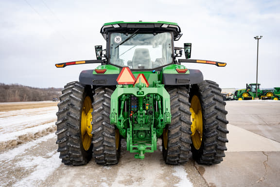 Image of John Deere 8R 410 equipment image 4