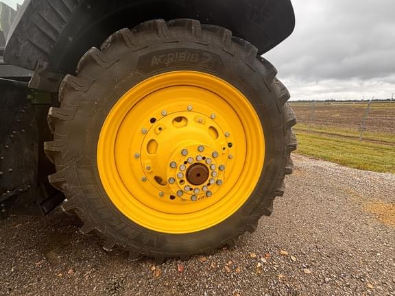 Image of John Deere 8R 410 equipment image 4