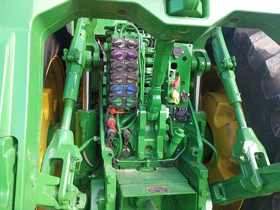 Image of John Deere 8R 410 equipment image 4