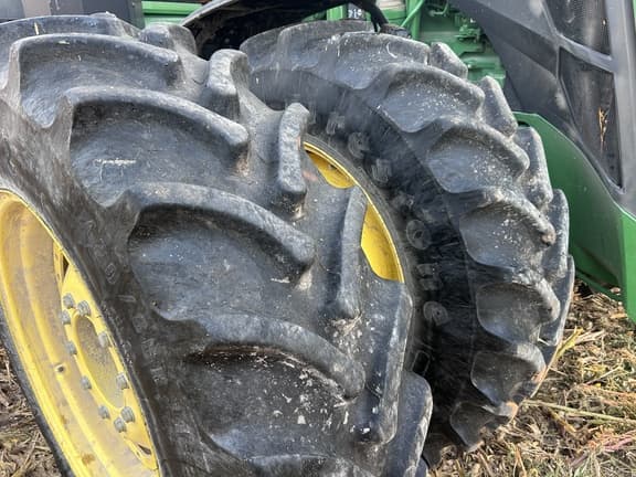 Image of John Deere 8R 410 equipment image 4