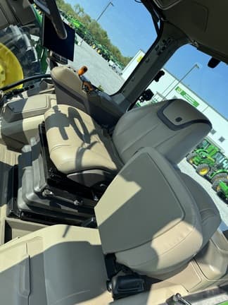 Image of John Deere 8R 410 equipment image 4