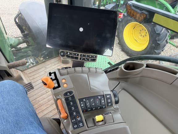 Image of John Deere 8R 410 equipment image 4