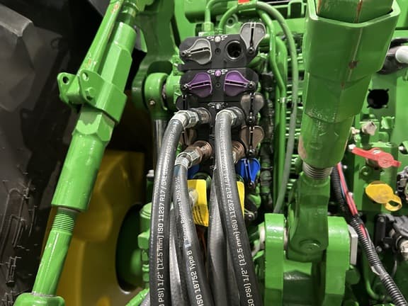 Image of John Deere 8R 410 equipment image 4