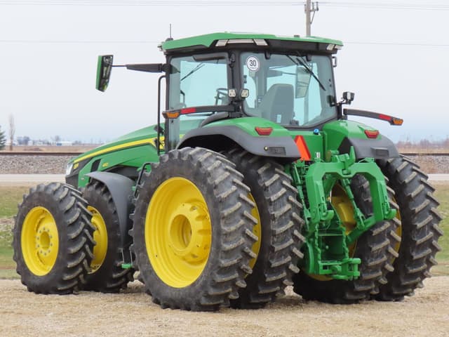Image of John Deere 8R 410 equipment image 4