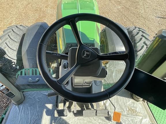 Image of John Deere 8R 410 equipment image 4