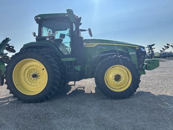 Image of John Deere 8R 410 equipment image 4