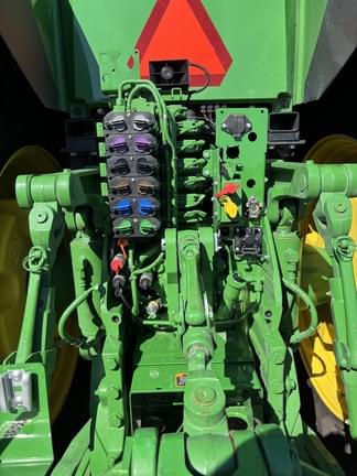 Image of John Deere 8R 410 equipment image 4