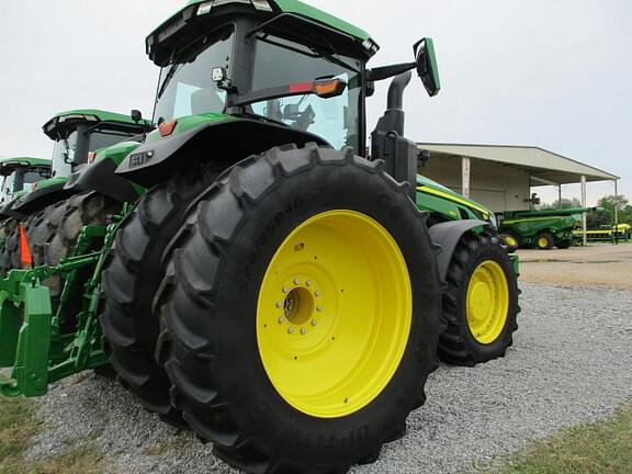 Image of John Deere 8R 410 equipment image 2