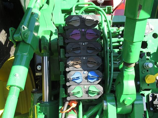 Image of John Deere 8R 410 equipment image 4