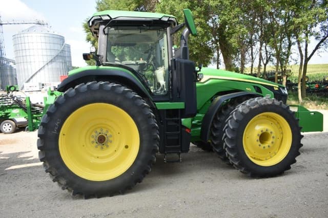 Image of John Deere 8R 410 equipment image 4