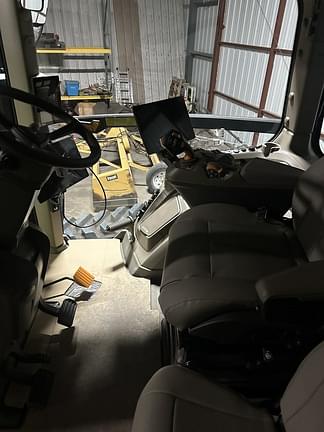 Image of John Deere 8RT 370 equipment image 3