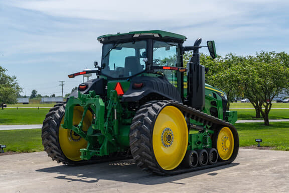 Image of John Deere 8RT 370 equipment image 4