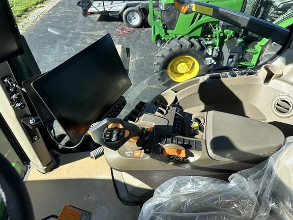 Image of John Deere 8RT 370 equipment image 3