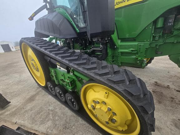 Image of John Deere 8RT 410 equipment image 2