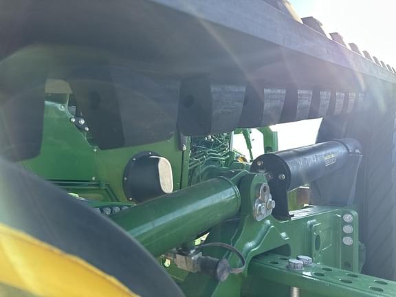 Image of John Deere 8RT 410 equipment image 3