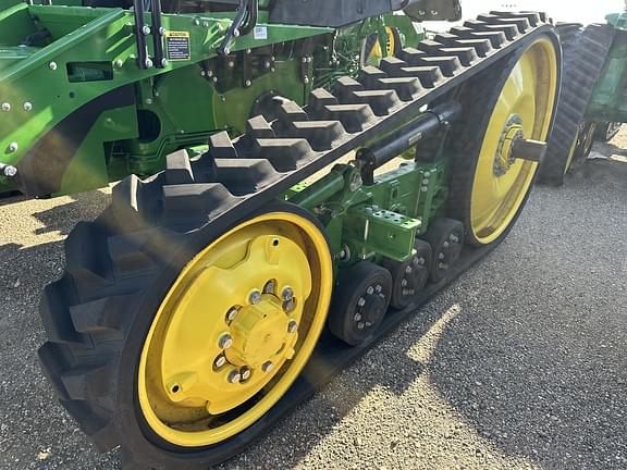 Image of John Deere 8RT 410 equipment image 2