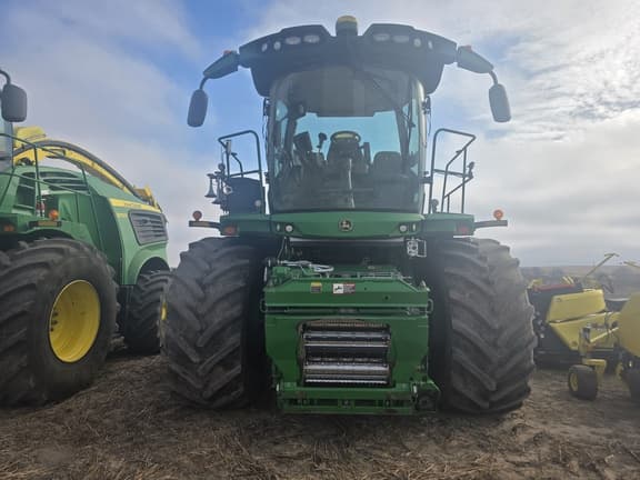 Image of John Deere 9700 equipment image 1