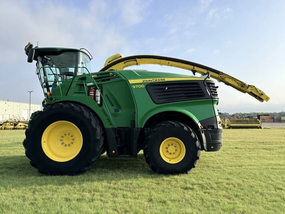 Image of John Deere 9700 equipment image 4