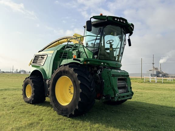 Image of John Deere 9700 equipment image 1