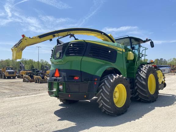 Image of John Deere 9700 equipment image 2