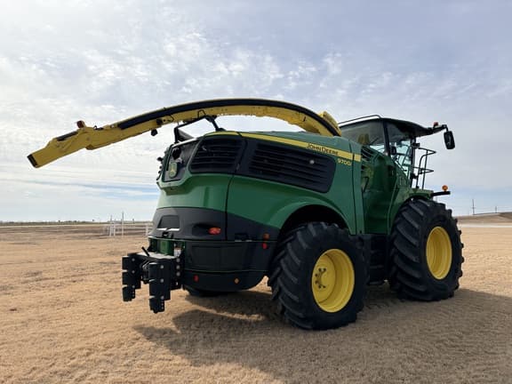 Image of John Deere 9700 equipment image 2