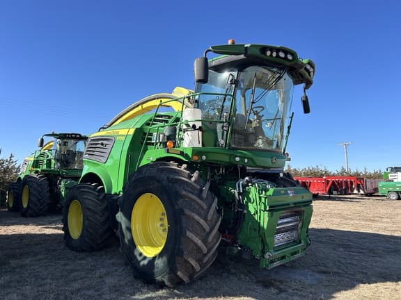 Image of John Deere 9700 equipment image 1