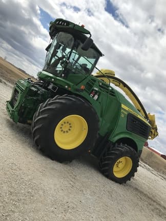 Image of John Deere 9700 equipment image 1