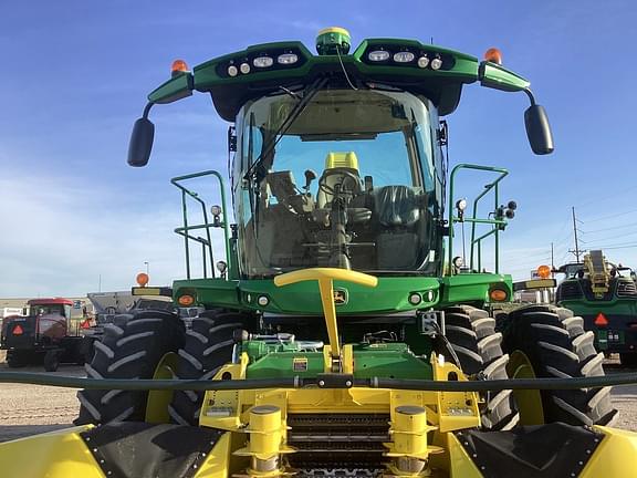 Image of John Deere 9700 equipment image 1